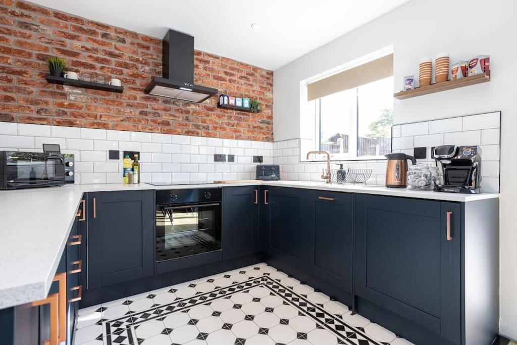 Railway House - Central Warrington - Sleeps 6 외부 사진