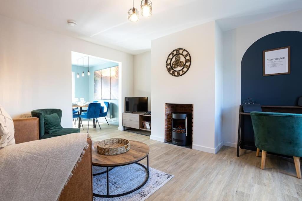 Railway House - Central Warrington - Sleeps 6 외부 사진