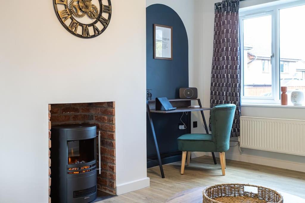 Railway House - Central Warrington - Sleeps 6 외부 사진