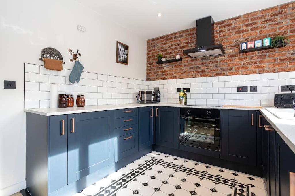 Railway House - Central Warrington - Sleeps 6 외부 사진